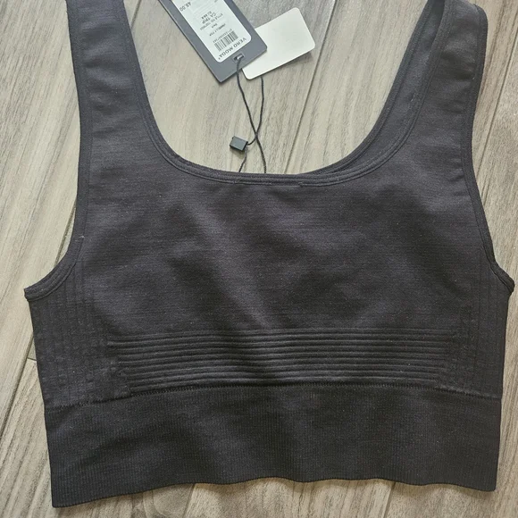 Vero Moda Black Ribbed Sports Bra - Picture 2 of 3